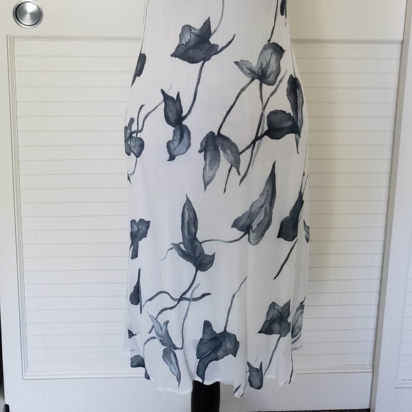 Like New Sleeveless Caroll Dress - Local Pickup Available in Vancouver, WA - Picture 2 of 6